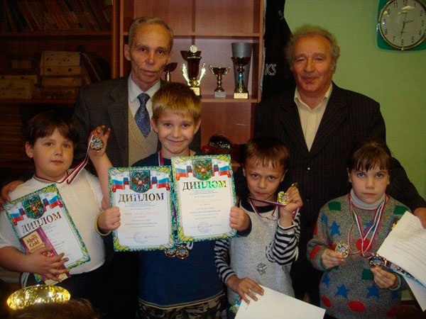 Табачник А.А, с учениками