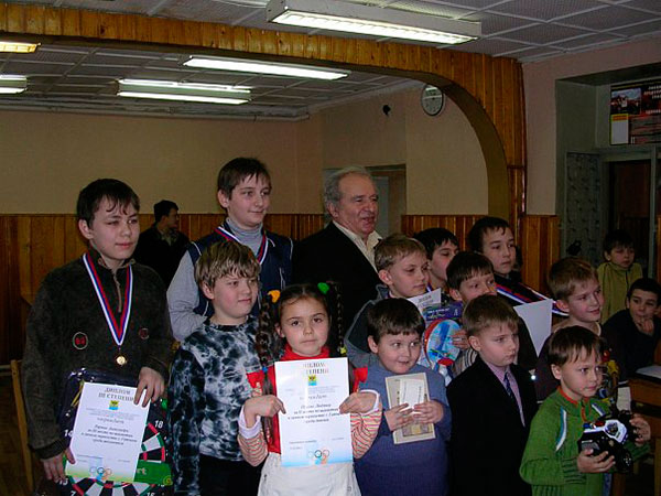 Табачник и ученики